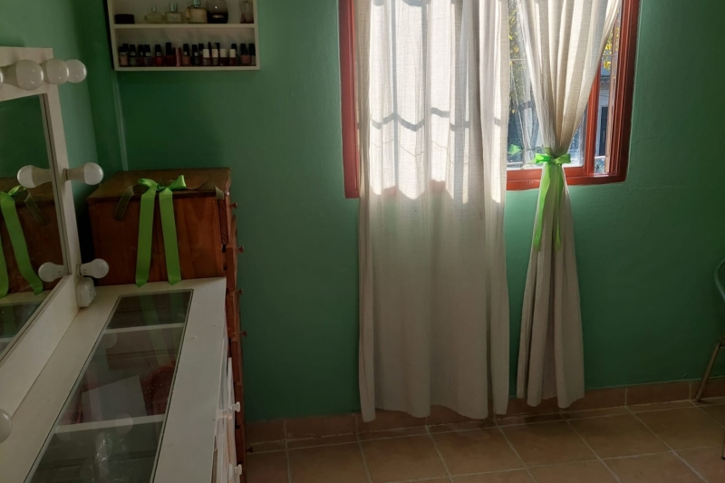 Casa  con 3 dormi. garaje y fondo